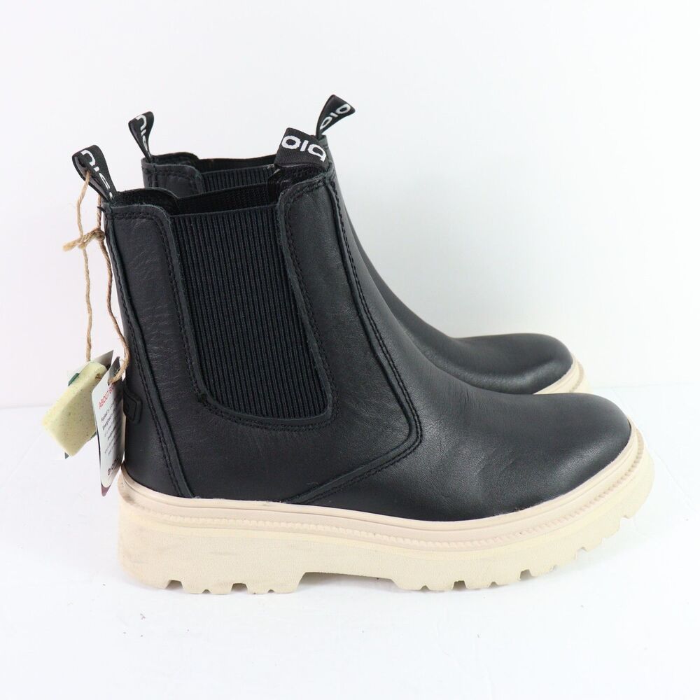 NWT Bionica Drina Black Leather Lug Sole Water Resistant Chelsea Boots 8.5 - Picture 2 of 9